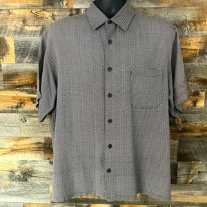 Neiman Marcus Silk/Rayon Blend, Short Sleeve with Pattern. Very Good Condition